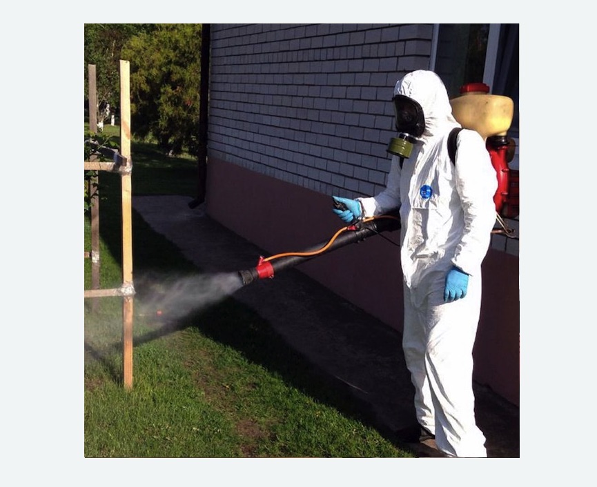 травля клещей на участке в Крымске